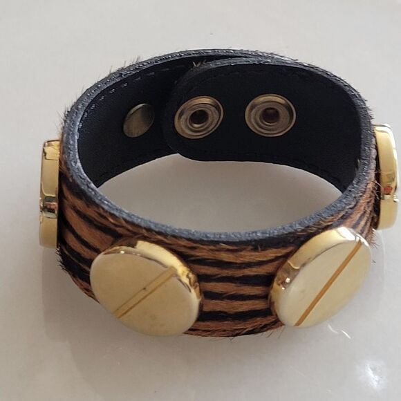 TIGER STRIPE BRACELET - Picture 3 of 6